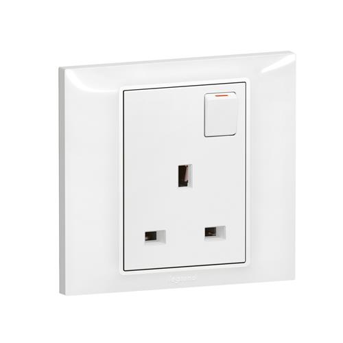 1G single pole BS switched socket outlet